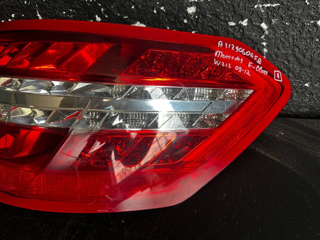 Фара Mercedes-Benz E-Class б/у — фото 2