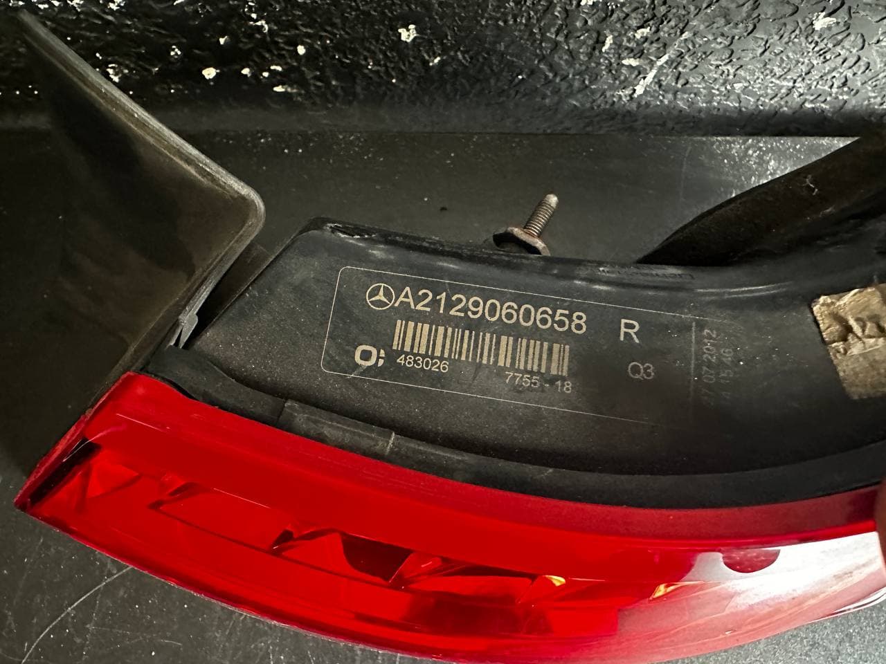 Фара Mercedes-Benz E-Class б/у — фото 3
