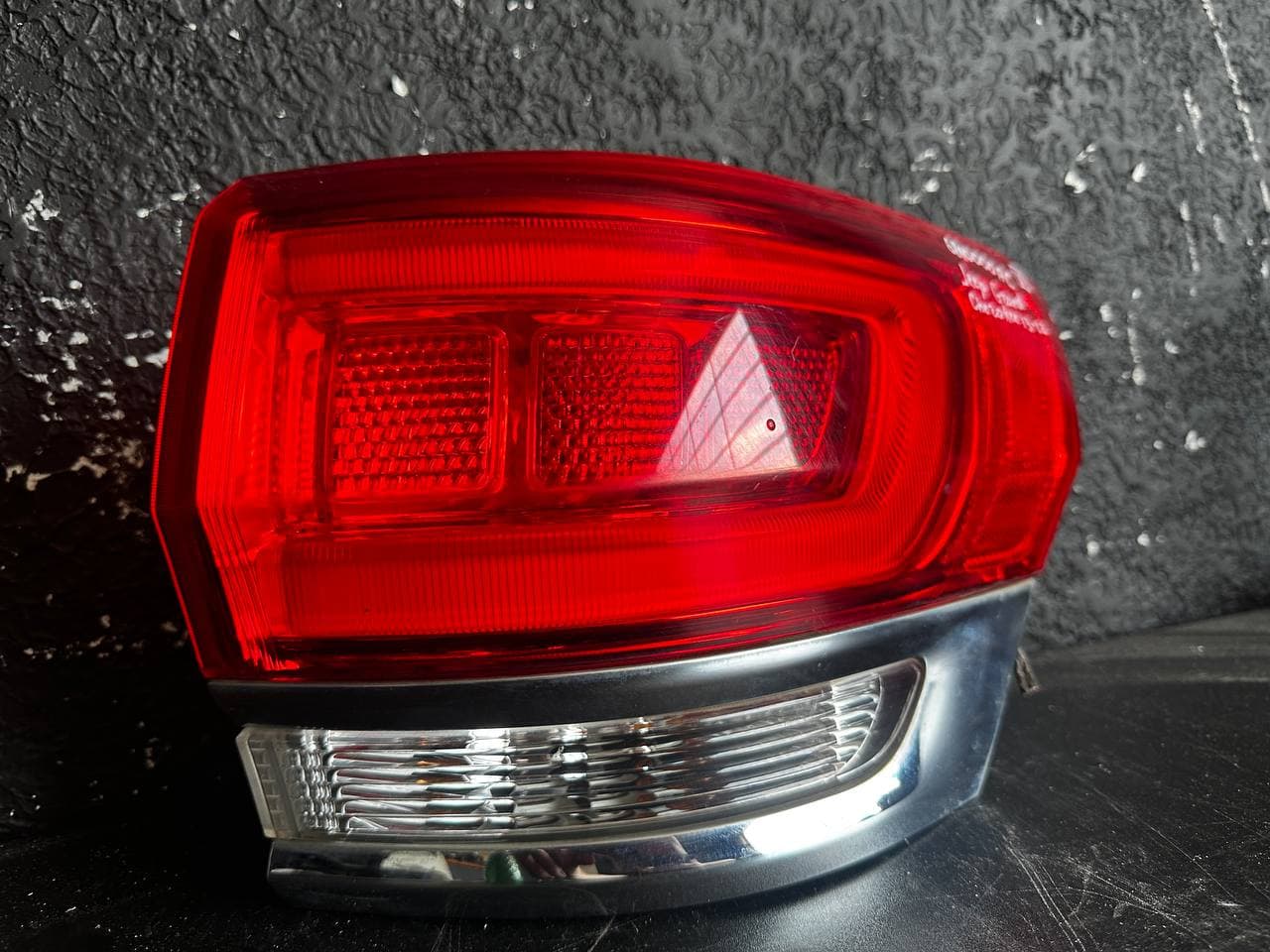 Фара Audi Q-7 б/у — фото 2