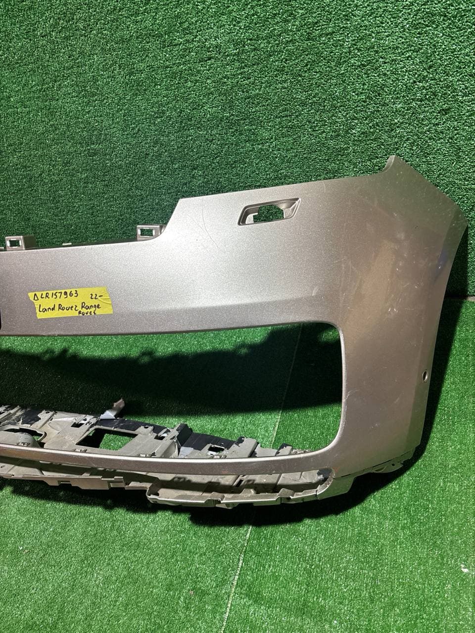 Бампер передній Land Rover Range Rover 22- б/у OEM Lr157963