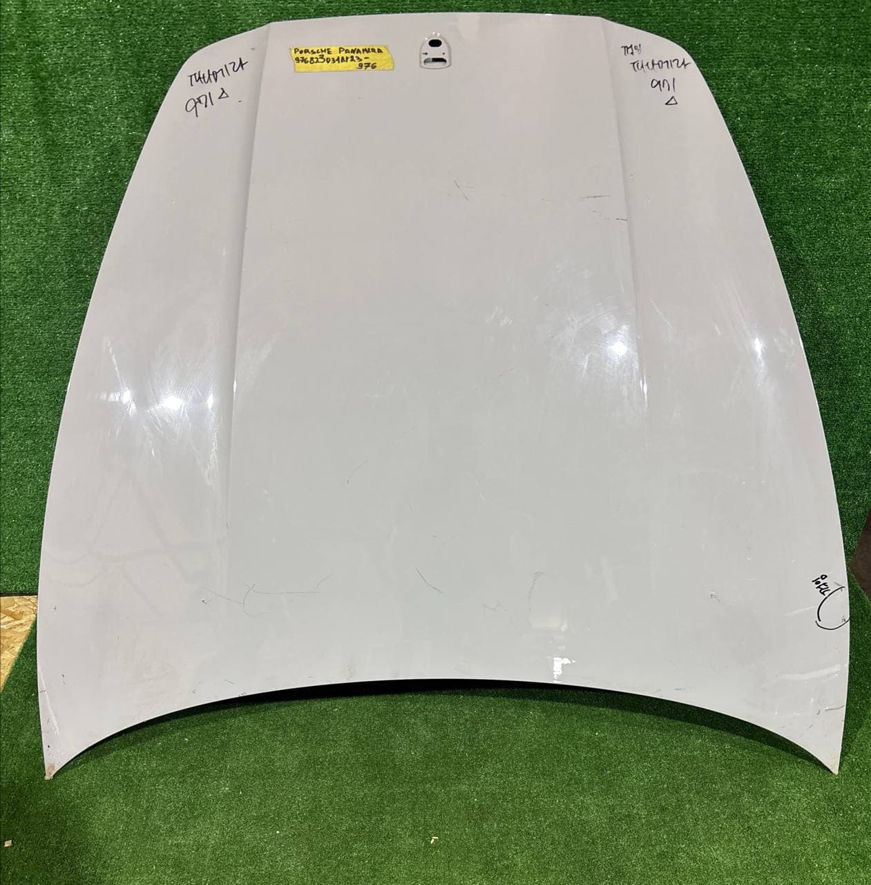 Капот Porsche Panamera 20- б/у OEM 976823031ar23